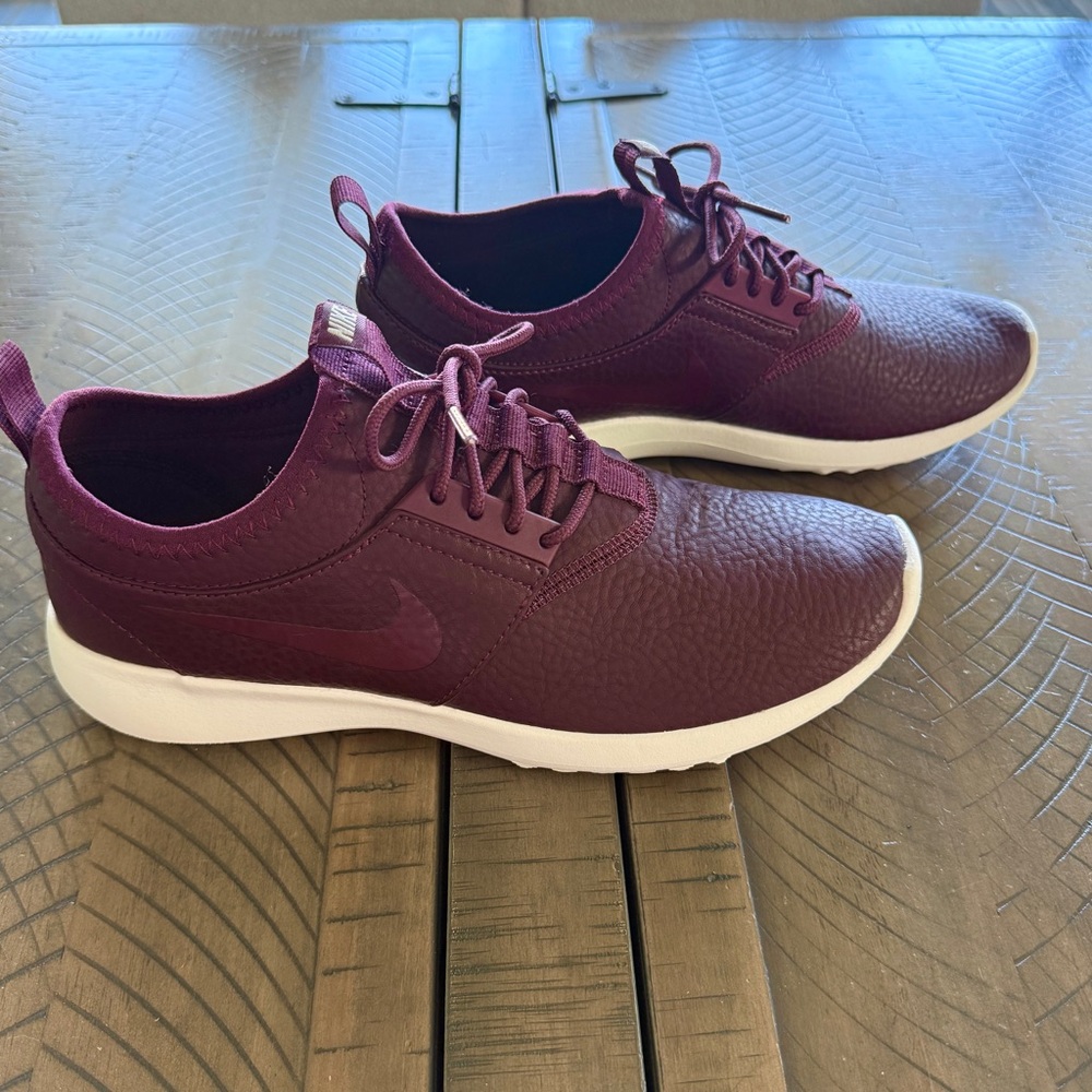 Nike WMNS Juvenate Premium Night Maroon/Sail 844973-600 Women's Shoes Sz 8.5